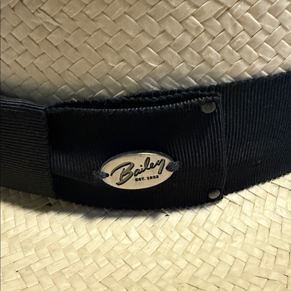 Bailey’s of Hollywood Beige Straw Fedora Hat with Black Band - Picture 2 of 6